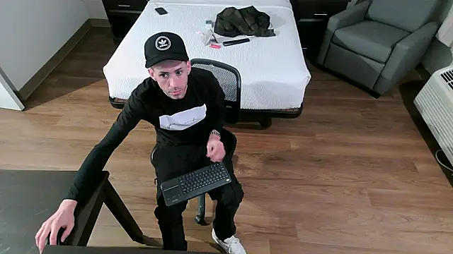 Snapshot of smokenstrokex chatting on 01.14.26 smokenstrokex online show from 01.14.26