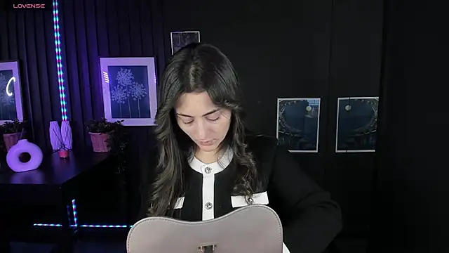 KylieMellow online show from 02.05.25