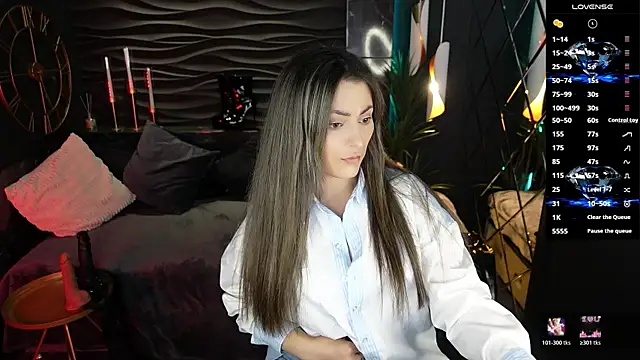 Snapshot of KylieMellow chatting on 06.26.26 KylieMellow online show from 06.26.26