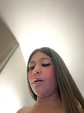 Snapshot of Alyshanon18 chatting on 03.20.25 Alyshanon18 online show from 03.20.25