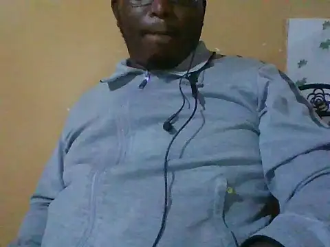 Snapshot of honeyswit chatting on 09.10.25 honeyswit online show from 09.10.25