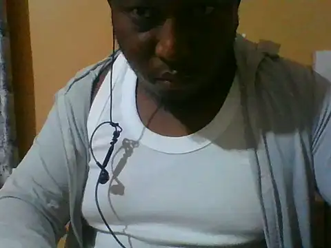 Snapshot of honeyswit chatting on 10.18.25 honeyswit online show from 10.18.25