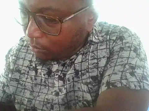 Snapshot of honeyswit chatting on 11.20.25 honeyswit online show from 11.20.25