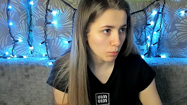 Snapshot of MaggieCake chatting on 02.24.25 MaggieCake online show from 02.24.25