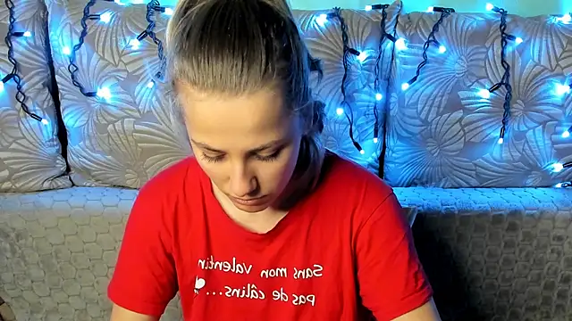 MaggieCake online show from 12.22.25