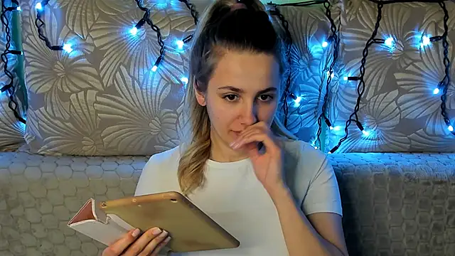 MaggieCake online show from 03.08.26