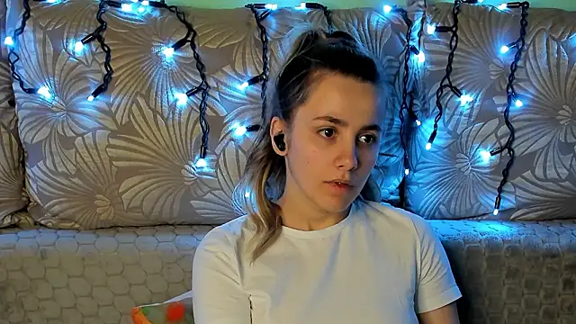 MaggieCake online show from 03.11.26