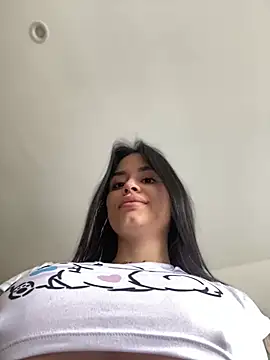 LaraHenao online show from 01.23.25