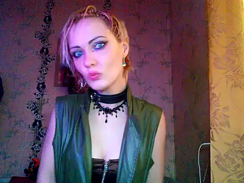 WildMissNiks online show from 12.05.25
