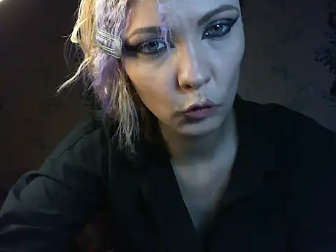 WildMissNiks online show from 04.11.26