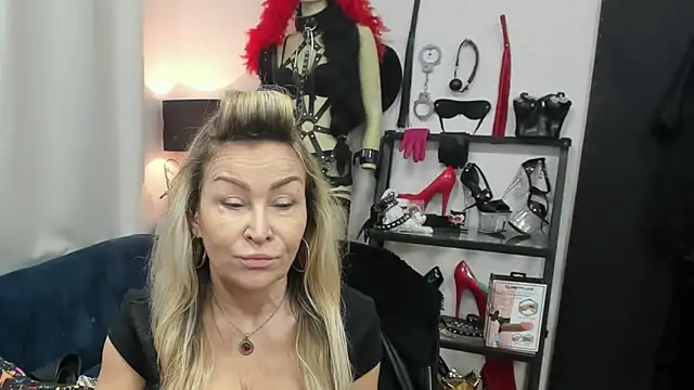 Snapshot of crystaLUX chatting on 03.23.26 crystaLUX online show from 03.23.26