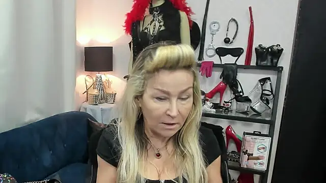 Snapshot of crystaLUX chatting on 03.25.26 crystaLUX online show from 03.25.26