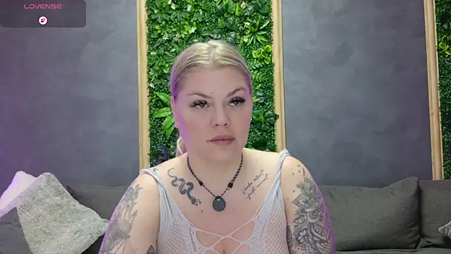 Snapshot of Raven_Luna chatting on 05.22.26 Raven Luna online show from 05.22.26