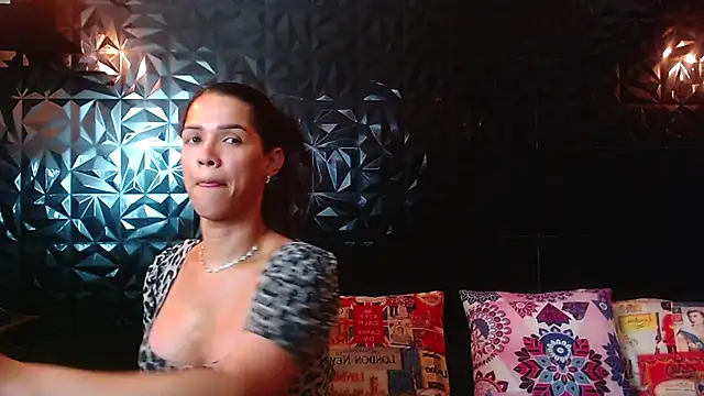 PINK  LOLA1 online show from 10.25.25