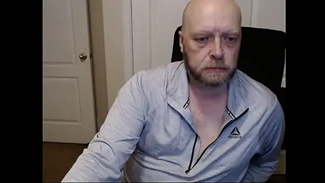 Snapshot of daveletsplay chatting on 12.26.24 daveletsplay online show from 12.26.24