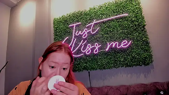 Snapshot of hannamartinn chatting on 10.22.25 hannamartinn online show from 10.22.25