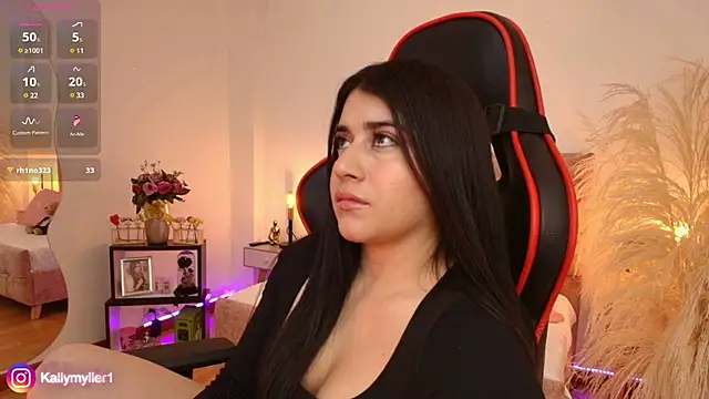 Snapshot of KallyMyller1 chatting on 01.08.25 KallyMyller1 online show from 01.08.25