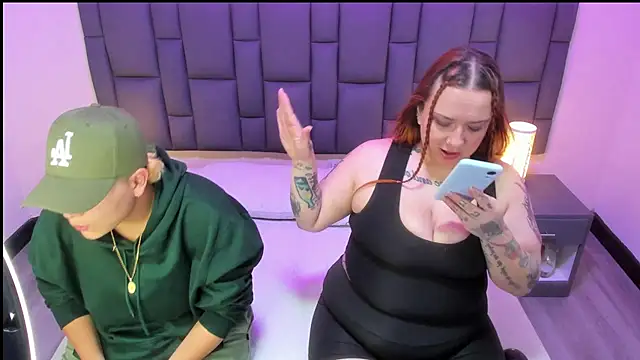 Snapshot of MiaYMolly chatting on 03.08.25 MiaYMolly online show from 03.08.25