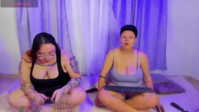 MiaYMolly online show from 04.13.26