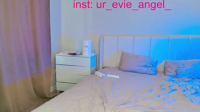 Evelyn rabbit online show from 04.10.26