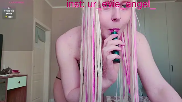 Evelyn rabbit online show from 04.14.26