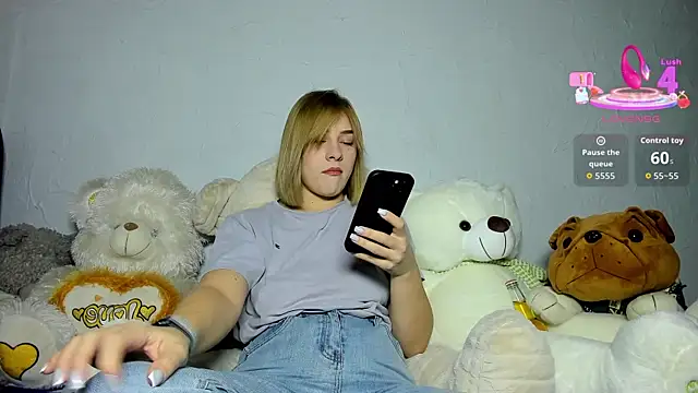 Snapshot of KindKristy chatting on 10.13.25 KindKristy online show from 10.13.25