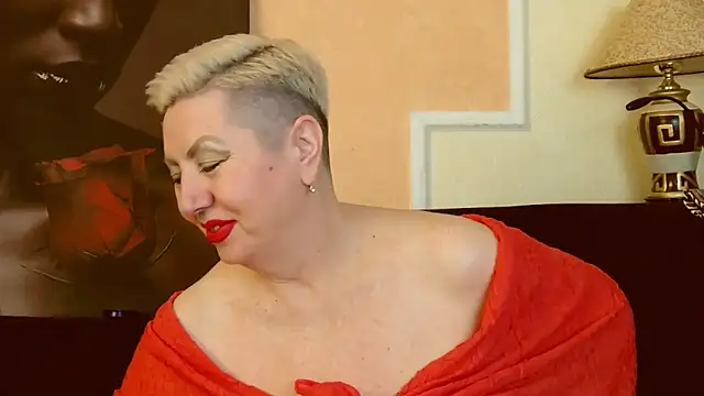 Snapshot of LadyPosh chatting on 01.14.25 LadyPosh online show from 01.14.25