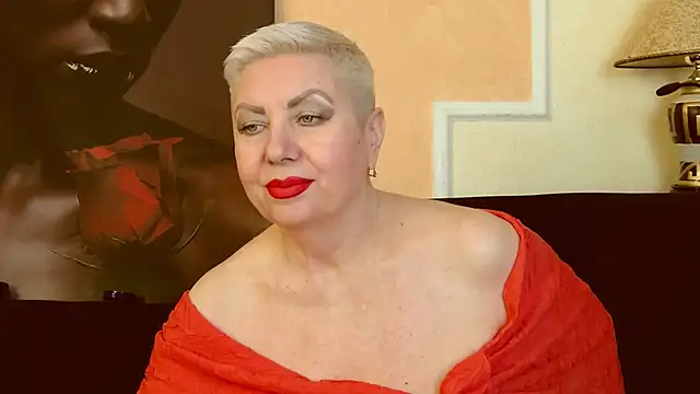 Snapshot of LadyPosh chatting on 02.04.25 LadyPosh online show from 02.04.25