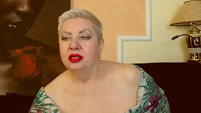 Snapshot of LadyPosh chatting on 03.19.25 LadyPosh online show from 03.19.25