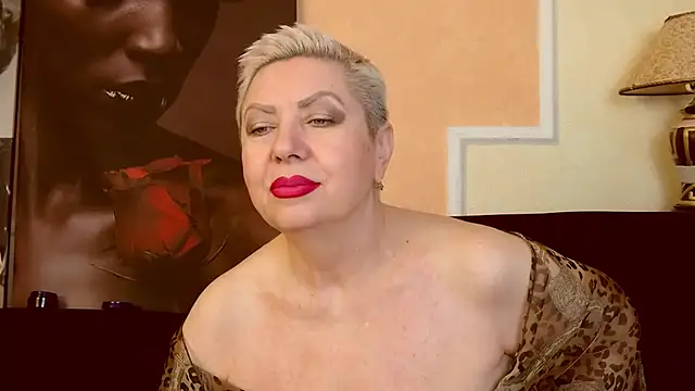 Snapshot of LadyPosh chatting on 09.12.25 LadyPosh online show from 09.12.25