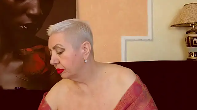 Snapshot of LadyPosh chatting on 10.09.25 LadyPosh online show from 10.09.25