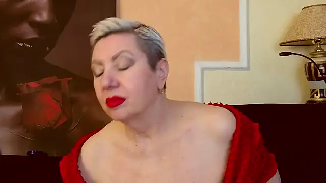 Snapshot of LadyPosh chatting on 11.11.25 LadyPosh online show from 11.11.25