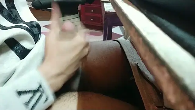 Snapshot of growing20yo chatting on 02.02.25 growing20yo online show from 02.02.25