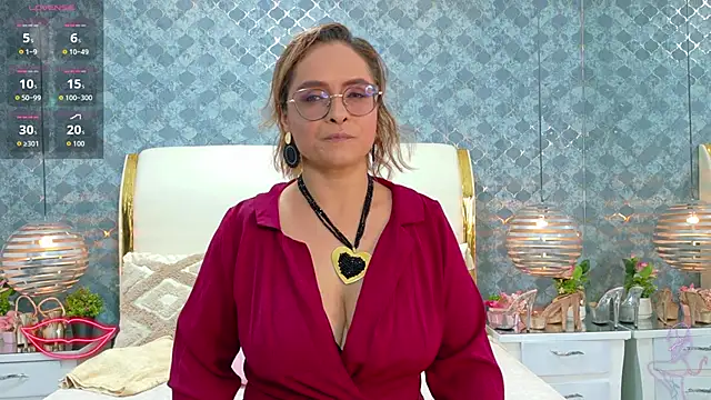 Snapshot of MarilynVega1 chatting on 11.25.25 MarilynVega1 online show from 11.25.25