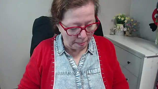 Snapshot of Adelewildx chatting on 02.04.25 Adelewildx online show from 02.04.25