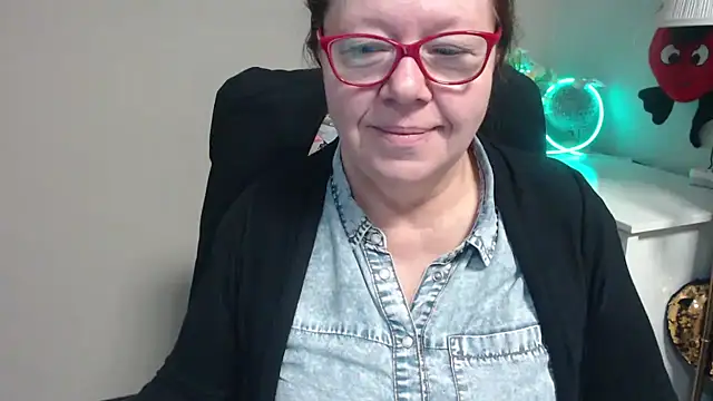 Snapshot of Adelewildx chatting on 03.17.25 Adelewildx online show from 03.17.25