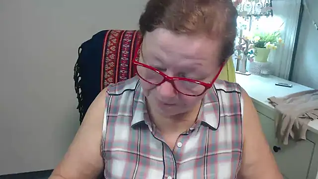 Snapshot of Adelewildx chatting on 10.14.25 Adelewildx online show from 10.14.25