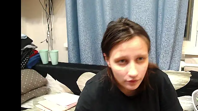 Snapshot of alisacucumber chatting on 02.18.25 alisacucumber online show from 02.18.25