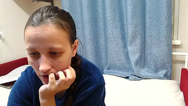 Snapshot of alisacucumber chatting on 10.26.25 alisacucumber online show from 10.26.25