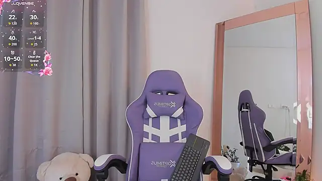 Snapshot of roxie_gates_ chatting on 02.12.26 roxie gates online show from 02.12.26