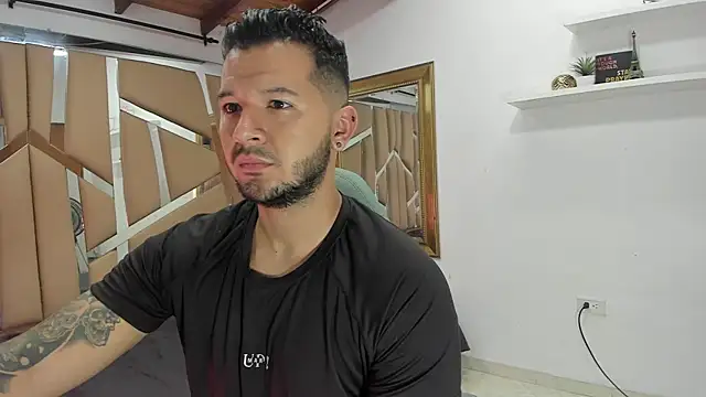 Snapshot of mister_miike chatting on 02.06.25 mister miike online show from 02.06.25