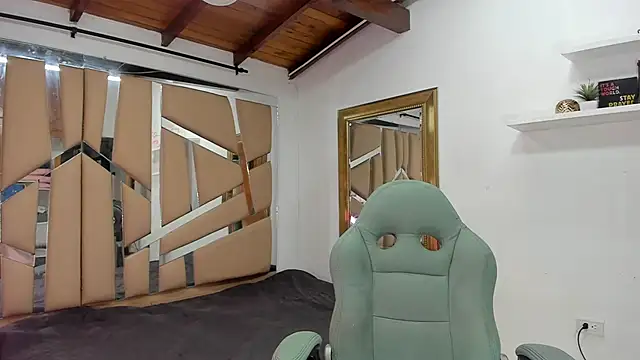 Snapshot of mister_miike chatting on 02.14.25 mister miike online show from 02.14.25