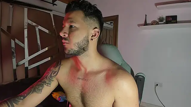 Snapshot of mister_miike chatting on 03.02.25 mister miike online show from 03.02.25