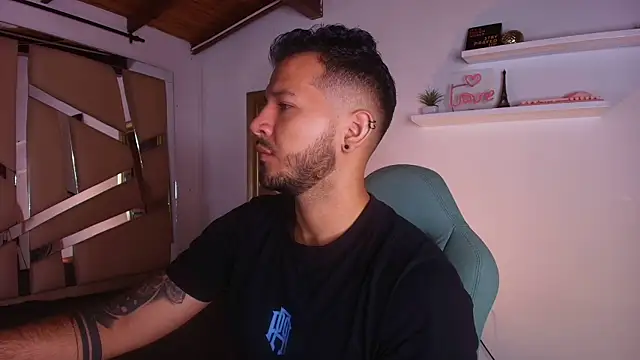 Snapshot of mister_miike chatting on 09.09.25 mister miike online show from 09.09.25