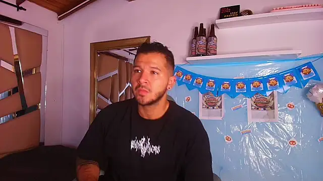 Snapshot of mister_miike chatting on 09.24.25 mister miike online show from 09.24.25