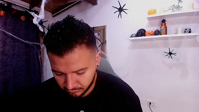 Snapshot of mister_miike chatting on 10.24.25 mister miike online show from 10.24.25