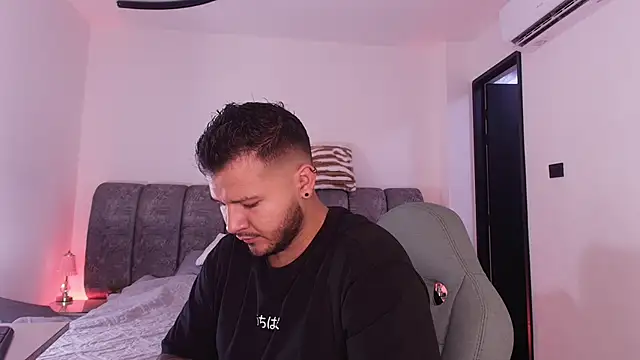 Snapshot of mister_miike chatting on 02.03.26 mister miike online show from 02.03.26