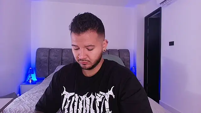 Snapshot of mister_miike chatting on 02.04.26 mister miike online show from 02.04.26