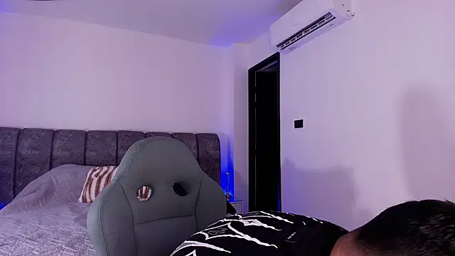 Snapshot of mister_miike chatting on 02.05.26 mister miike online show from 02.05.26