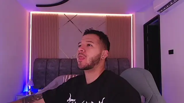 Snapshot of mister_miike chatting on 02.15.26 mister miike online show from 02.15.26